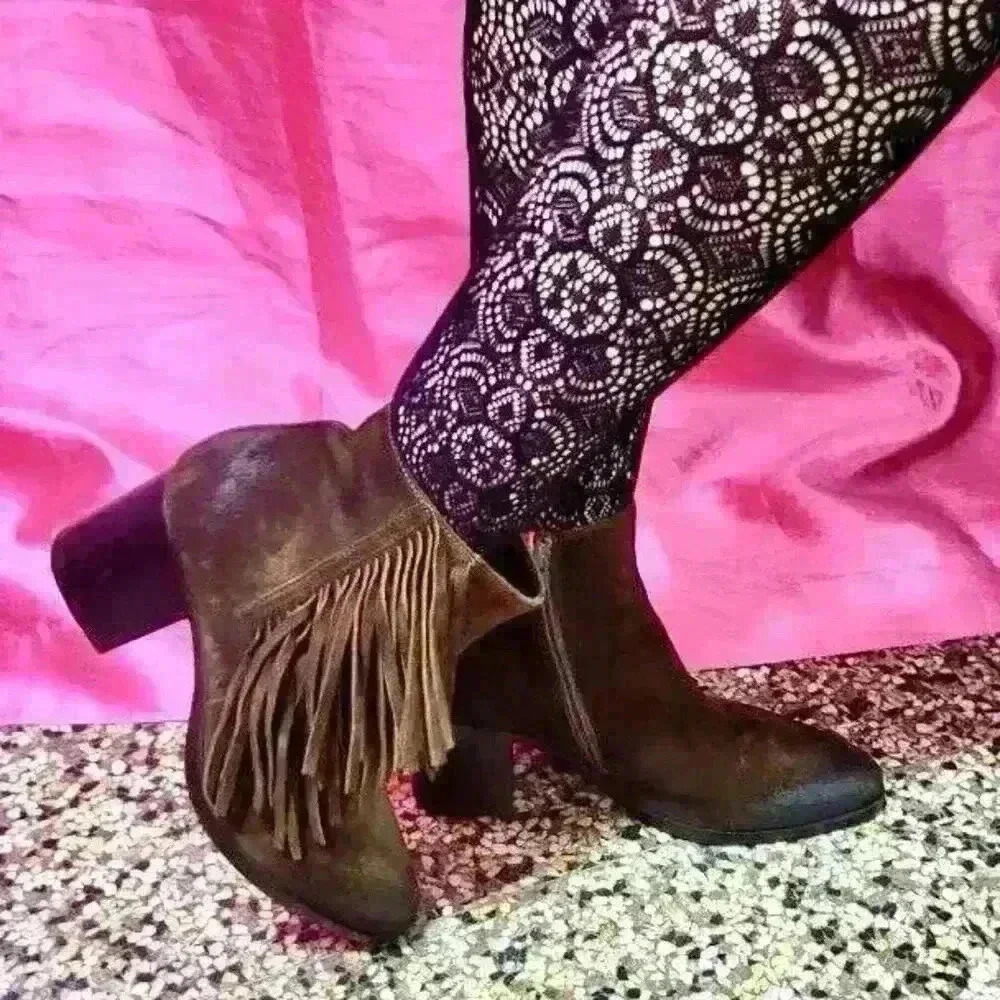 Vince Camuto Brown Suede Fringe Ankle Bootie, Size 8, Boho Western Cowgirl Style - Picture 4 of 17